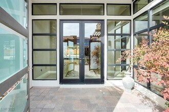 32 Hunting Horn Dr in Las Vegas, NV - Building Photo - Building Photo