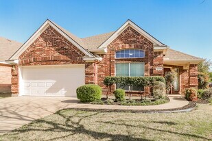 4600 Summer Oaks Ln in Fort Worth, TX - Building Photo