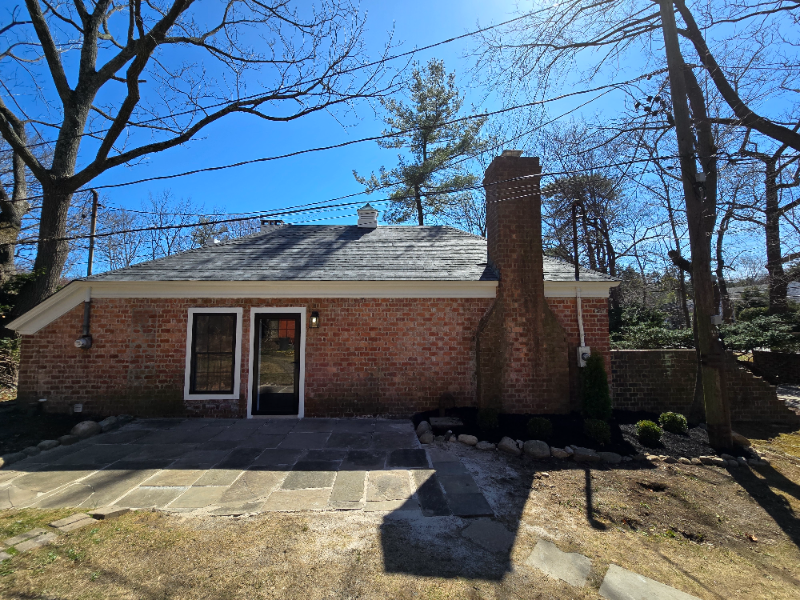 118 Plainview Rd in Woodbury, NY - Building Photo