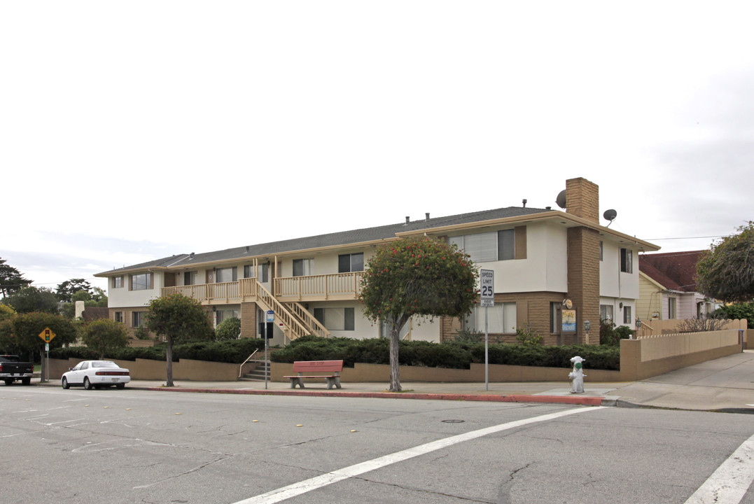 599 W Franklin St in Monterey, CA - Foto de edificio