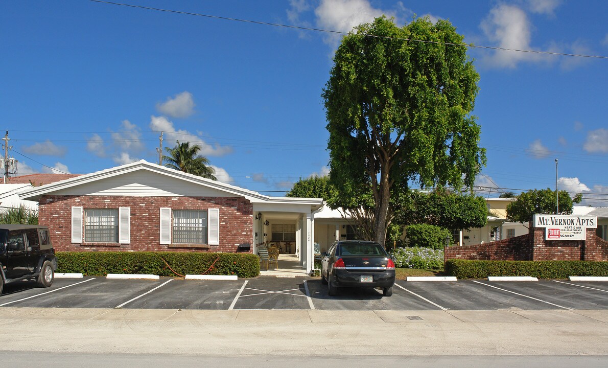 Mt Vernon Apartments in Lauderdale-by-the-Sea, FL - Building Photo