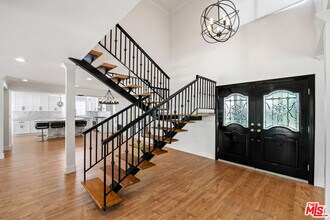22619 Town Crier Rd in Calabasas, CA - Building Photo - Building Photo