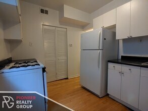 3044 W Wellington Ave, Unit 2 in Chicago, IL - Building Photo - Building Photo