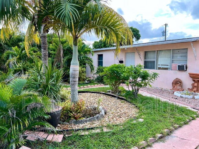 1225 S C St in Lake Worth Beach, FL - Building Photo - Building Photo