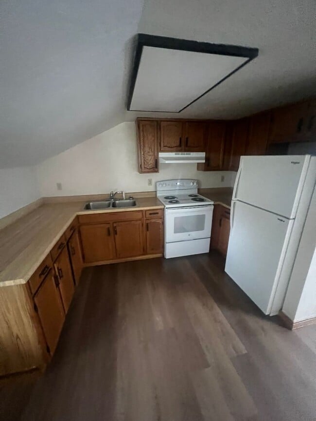 property at 346 E 2nd St