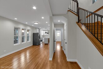 5841 N Medina Ave in Chicago, IL - Building Photo - Building Photo