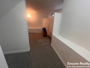 24 Saint Cyprians Pl, Unit 1 in Boston, MA - Building Photo - Building Photo