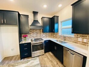 3904 Brownway Dr in College Station, TX - Building Photo - Building Photo