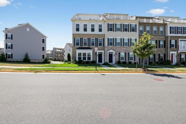 17137 Branched Oak Rd in Dumfries, VA - Building Photo - Building Photo