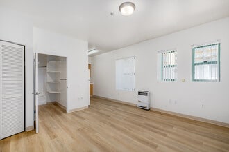 Villa Metropolitano in Los Angeles, CA - Building Photo - Interior Photo