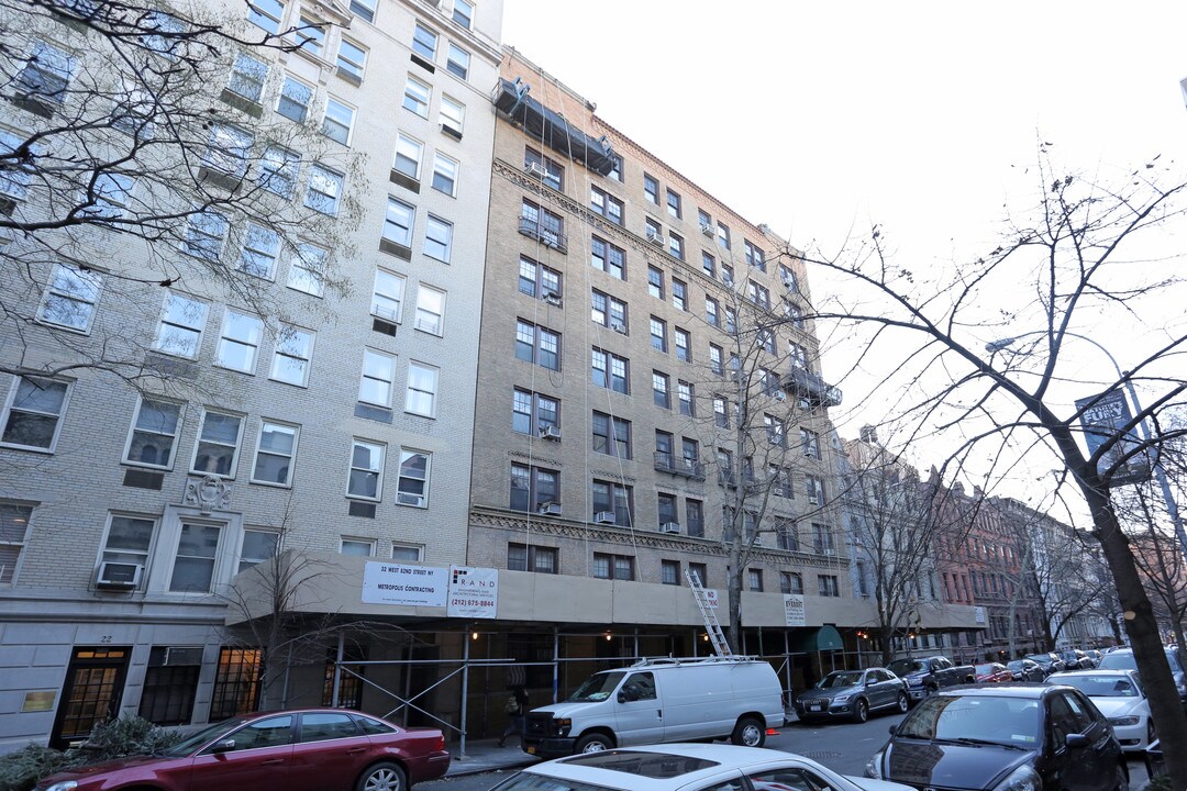 32 W 82nd St in New York, NY - Building Photo