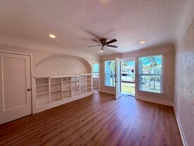 199 E Hullett St, Unit 1 in Long Beach, CA - Building Photo