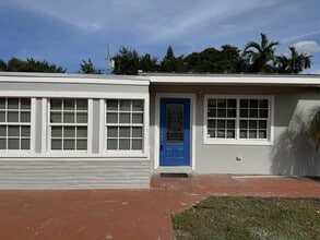 91 Old Spanish Trail in Lantana, FL - Building Photo - Building Photo