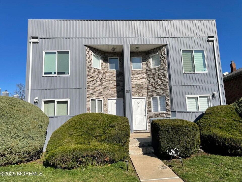 96 Cedar Ave in Long Branch, NJ - Building Photo