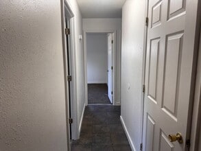 30 Saint Gregory Dr in Sauget, IL - Foto de edificio - Building Photo