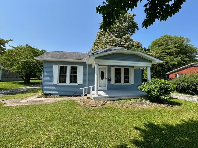 495 Jamestown St in Russell Springs, KY - Building Photo - Building Photo