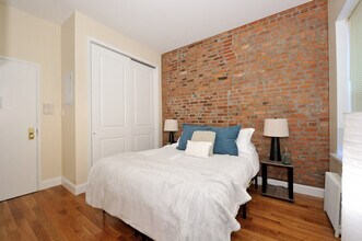 137 MacDougal St in New York, NY - Building Photo - Building Photo