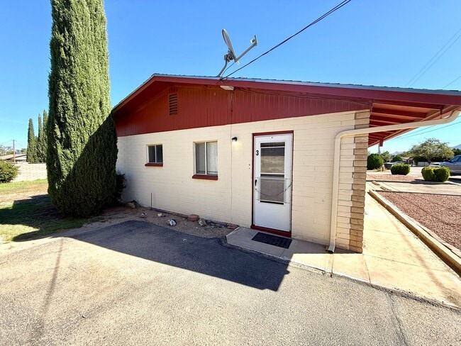 1933 Florence Ave in Kingman, AZ - Building Photo - Building Photo