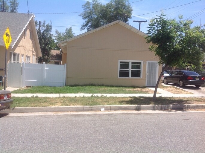 3159 1st St in Riverside, CA - Foto de edificio