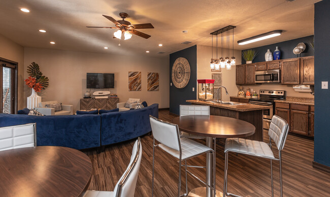 Quail Creek in Laredo, TX - Building Photo - Interior Photo