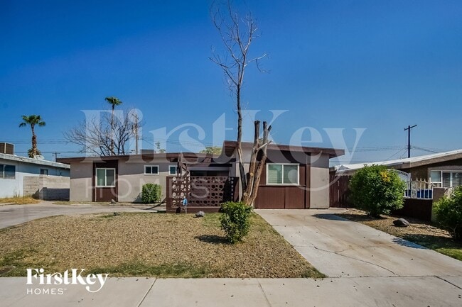 property at 3904 W El Parque Ave