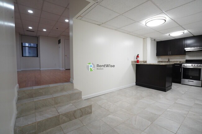 62 Boylston St, Unit M20 in Boston, MA - Foto de edificio - Building Photo