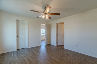 509 Brown Ave in Jourdanton, TX - Foto de edificio - Building Photo