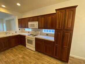 5701 Gold Poppy Way in Elk Grove, CA - Building Photo - Building Photo