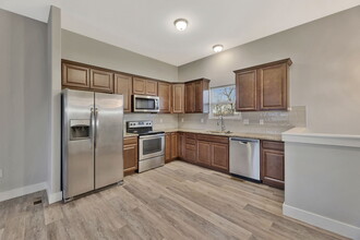 2204 Quivira Cir in Kechi, KS - Building Photo - Building Photo