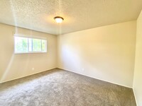 1584 Beebe Ln in Eugene, OR - Building Photo - Building Photo