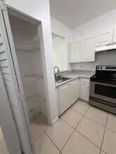 1300 NE 109th St in North Miami, FL - Building Photo - Building Photo