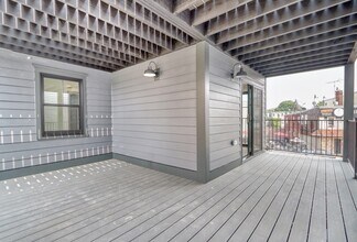 74 Brooks St, Unit 3 in Boston, MA - Foto de edificio - Building Photo