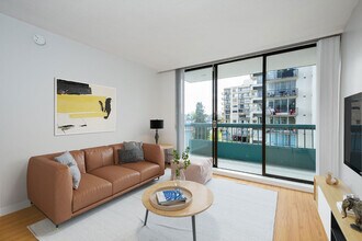 2324 W 1st Ave in Vancouver, BC - Building Photo - Building Photo