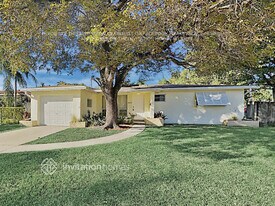 3241 Pierce St in Hollywood, FL - Building Photo