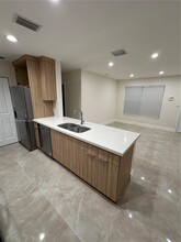 611 N 69th Way in Hollywood, FL - Building Photo - Building Photo