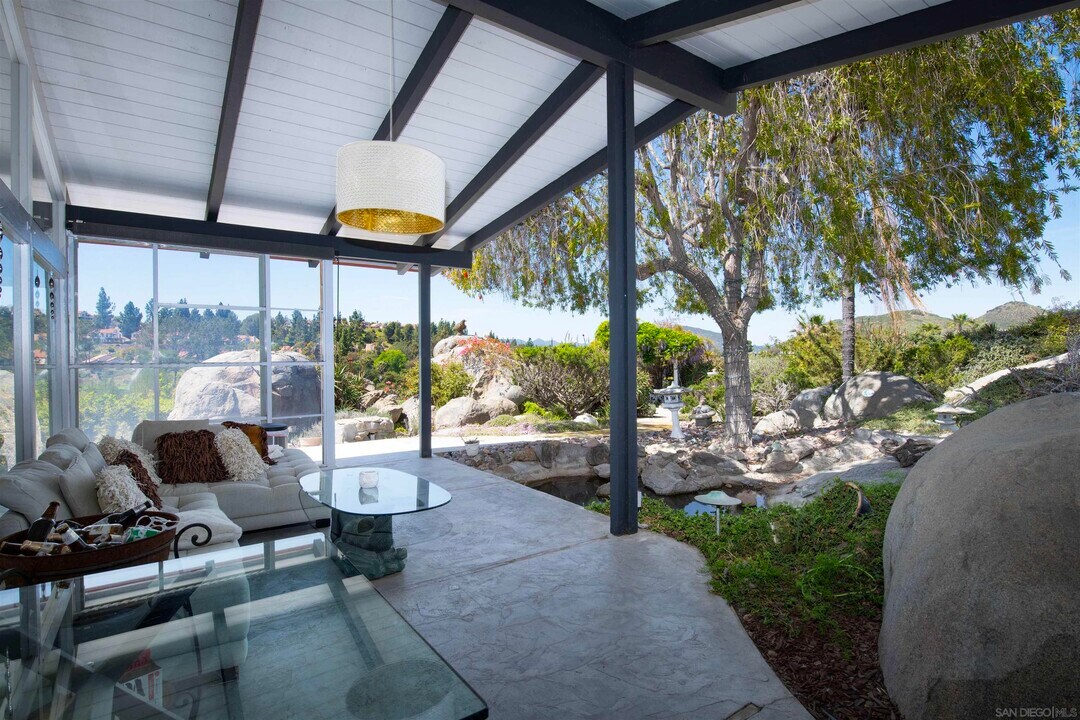 17780 Sintonte Dr in San Diego, CA - Building Photo