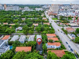 411 Santander Ave in Coral Gables, FL - Building Photo