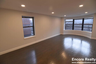 321 Brookline Ave, Unit B in Boston, MA - Foto de edificio - Building Photo