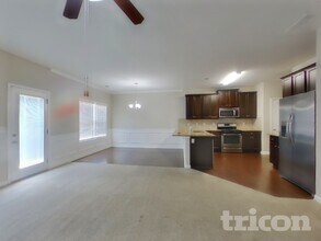 3913 Lake Manor Way in Atlanta, GA - Building Photo - Building Photo