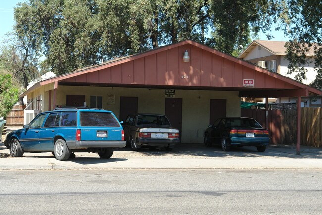 525 S Santa Fe Ave in Visalia, CA - Building Photo - Building Photo