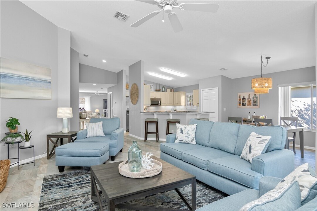8471 Southbridge Dr in Ft. Myers, FL - Building Photo