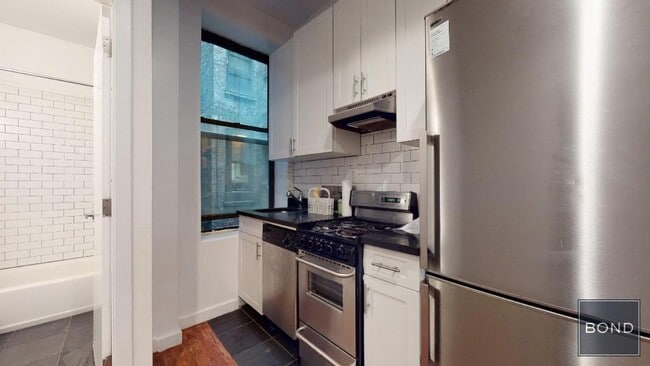 property at 441 W 51st St