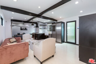 315 Vernon Ave-Unit -315 1/2 in Los Angeles, CA - Building Photo - Building Photo