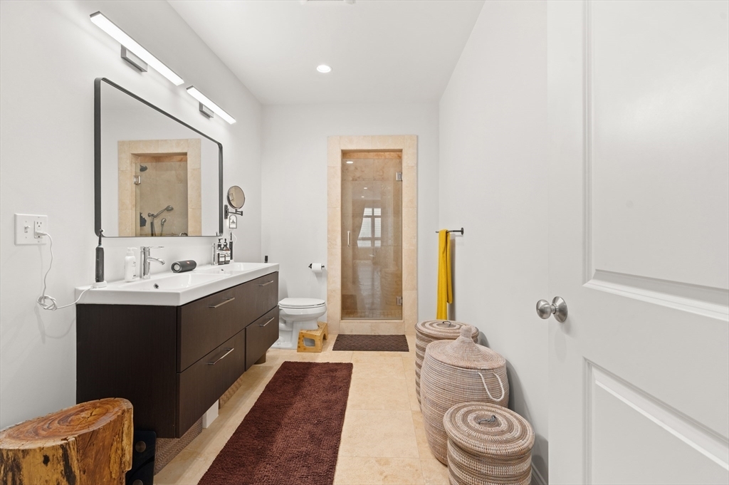 350 W 2nd St, Unit 5 in Boston, MA - Building Photo