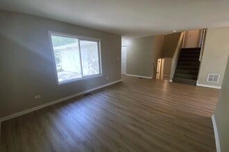 1029 Surrey Ct in Joliet, IL - Building Photo - Building Photo