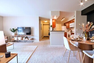 4109 Chesapeake Dr in Aurora, IL - Building Photo - Building Photo