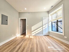 428 W Belden Ave, Unit 6 in Chicago, IL - Foto de edificio - Building Photo