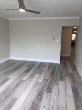 2858 W Shakespeare Ave, Unit 1W in Chicago, IL - Building Photo - Building Photo