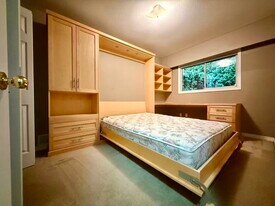 650 Roderick Ave in Coquitlam, BC - Building Photo