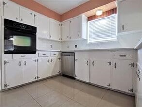 5107 W Bellfort Ave in Houston, TX - Building Photo - Building Photo